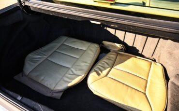 Mercedes-Benz-400-Series-1993-Sedan-31