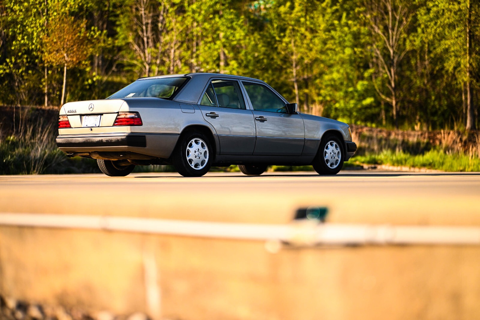 Mercedes-Benz-400-Series-1993-Sedan-35