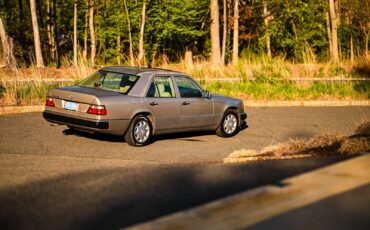 Mercedes-Benz-400-Series-1993-Sedan-36