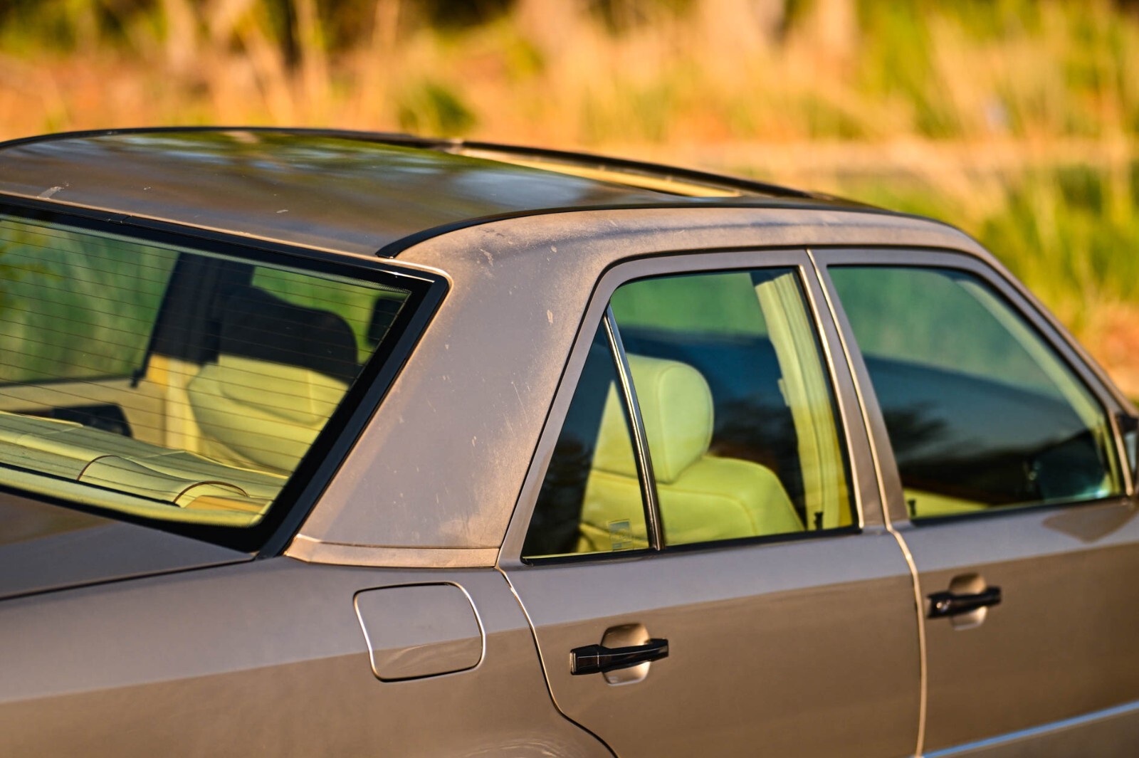 Mercedes-Benz-400-Series-1993-Sedan-37