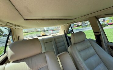 Mercedes-Benz-400-Series-1993-Sedan-38