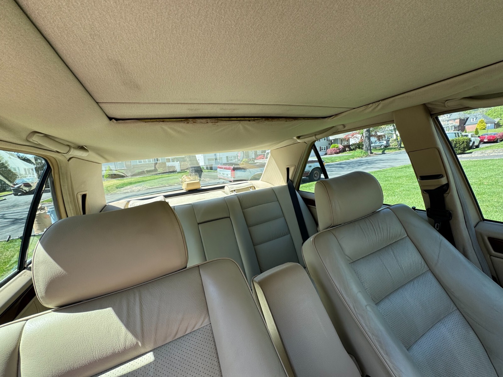 Mercedes-Benz-400-Series-1993-Sedan-38