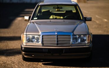 Mercedes-Benz-400-Series-1993-Sedan-4