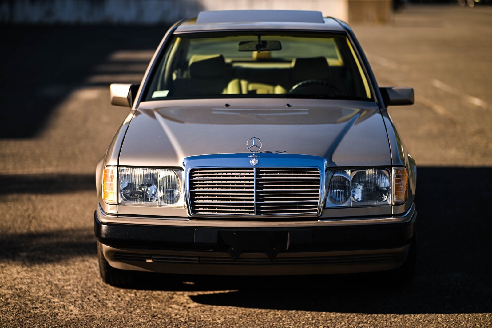 Mercedes-Benz-400-Series-1993-Sedan-4