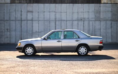 Mercedes-Benz 400-Series 1993 Sedan
