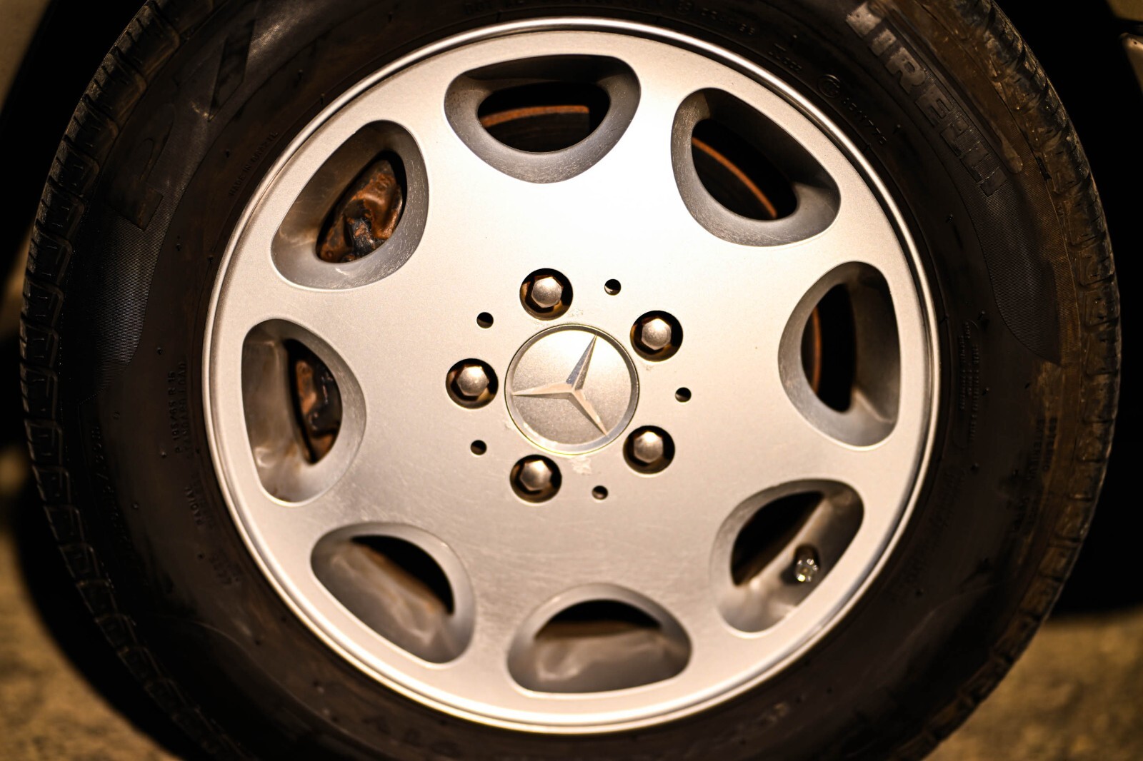 Mercedes-Benz-400-Series-1993-Sedan-7