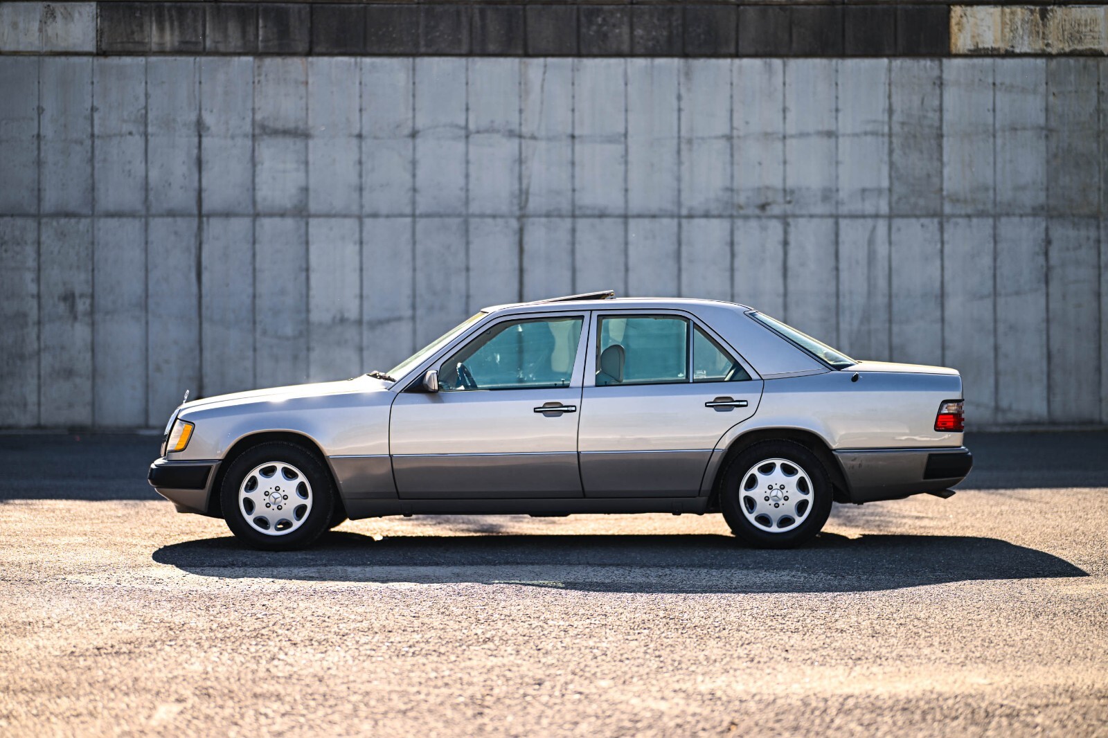 Mercedes-Benz-400-Series-1993-Sedan