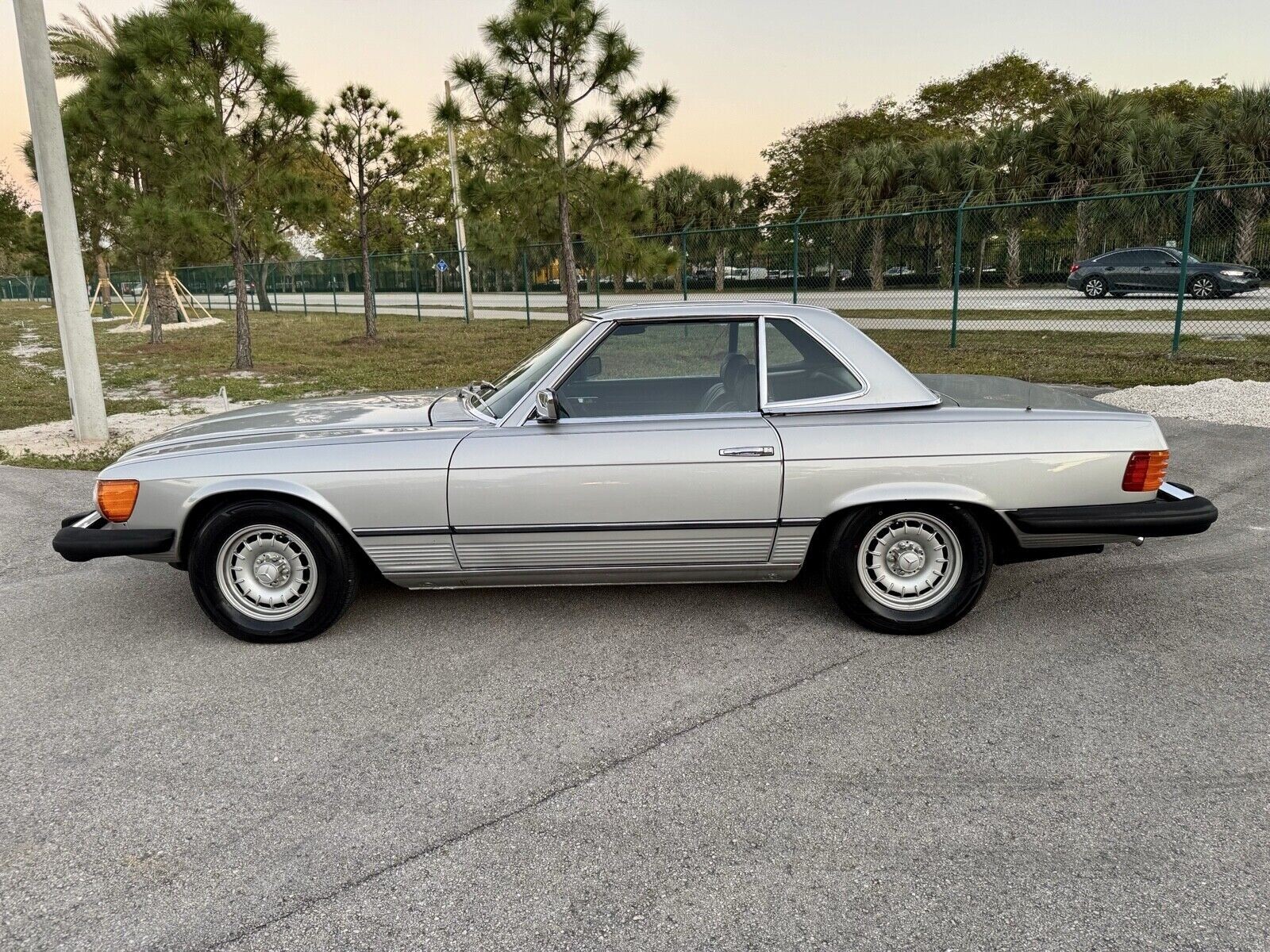 Mercedes-Benz-450SL-1977-Convertible-13
