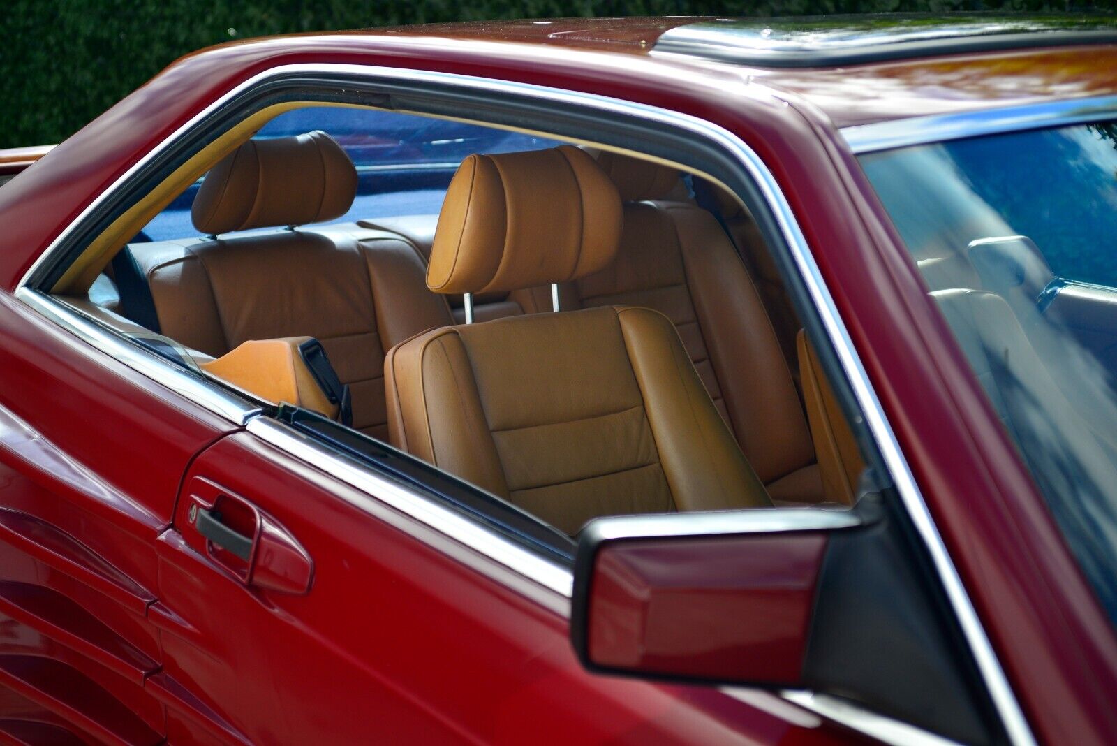 Mercedes-Benz-500-Series-1983-Coupe-13