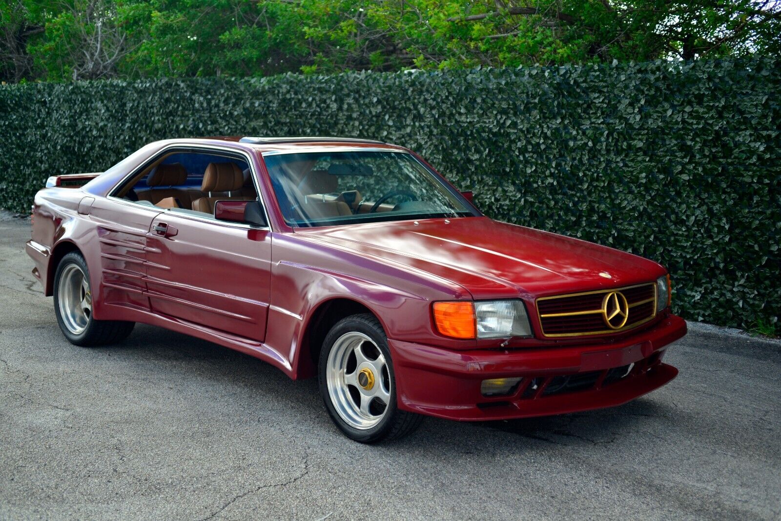Mercedes-Benz-500-Series-1983-Coupe-18