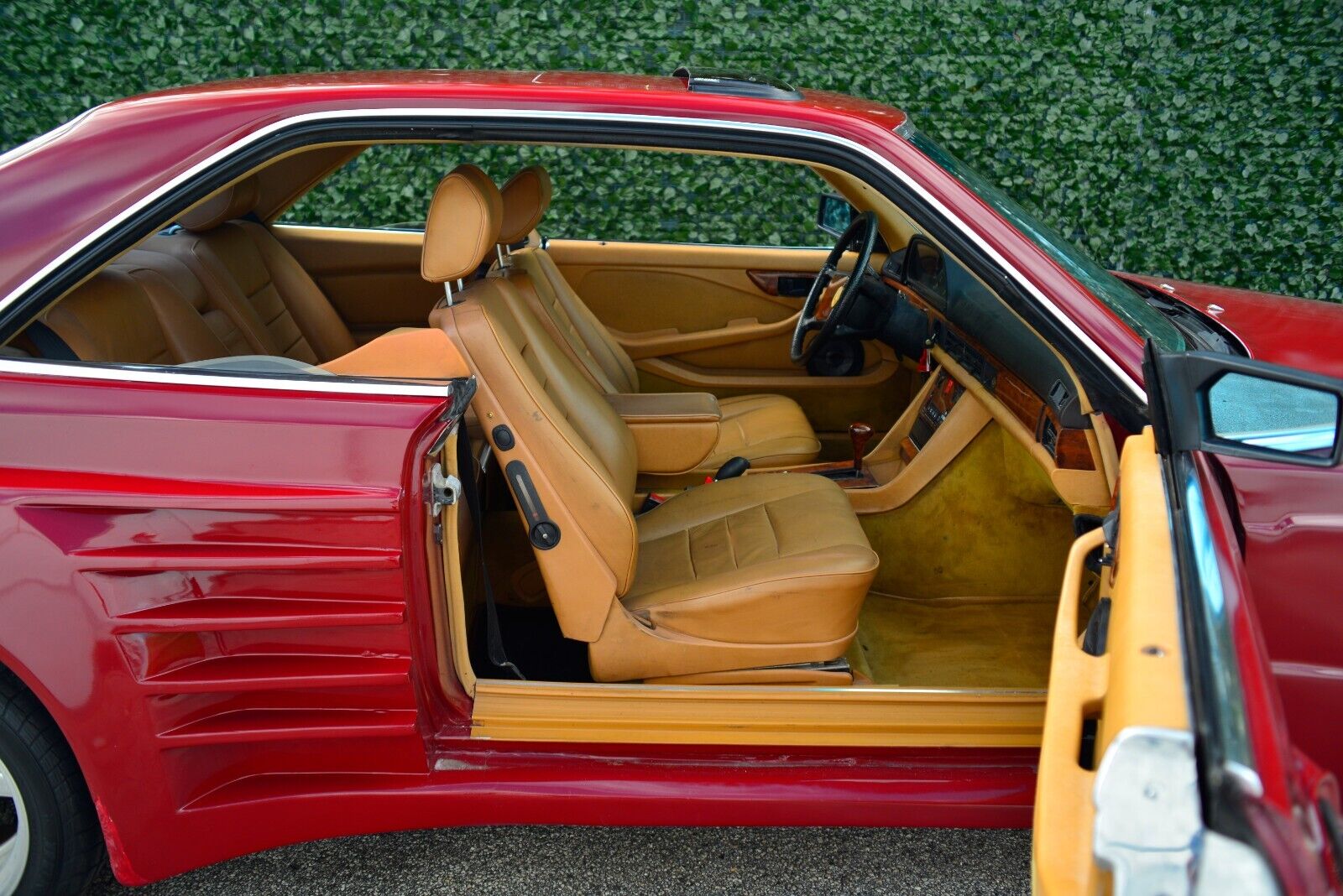 Mercedes-Benz-500-Series-1983-Coupe-20