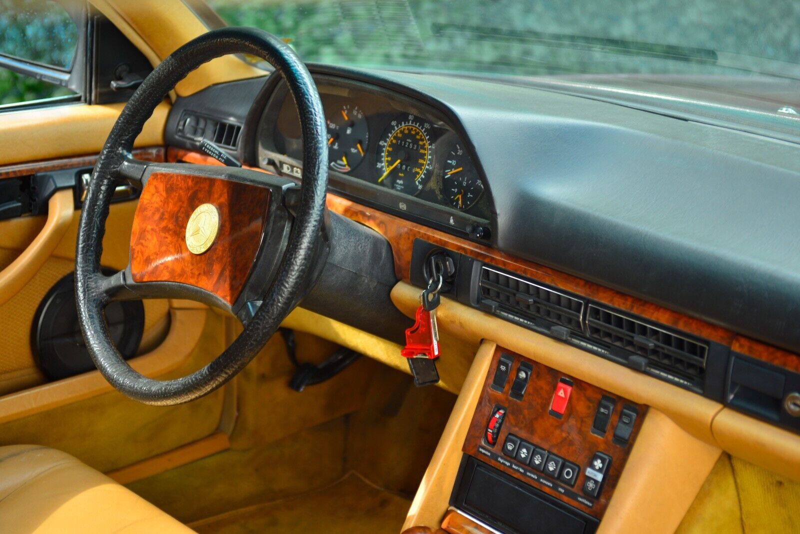 Mercedes-Benz-500-Series-1983-Coupe-22