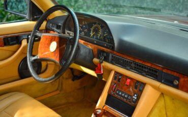 Mercedes-Benz-500-Series-1983-Coupe-23