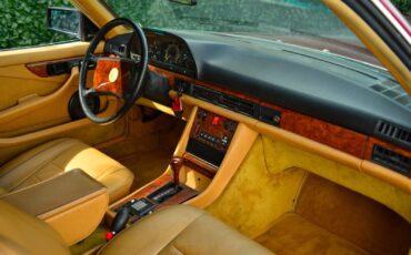 Mercedes-Benz-500-Series-1983-Coupe-24