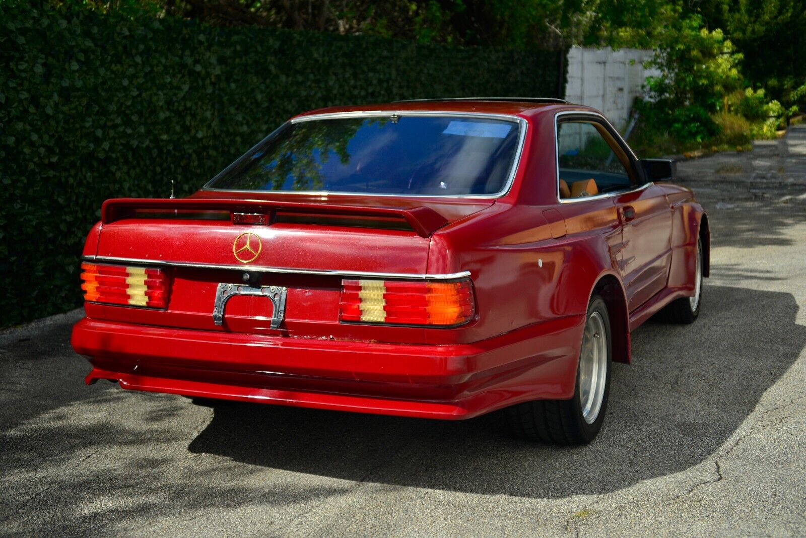 Mercedes-Benz-500-Series-1983-Coupe-3