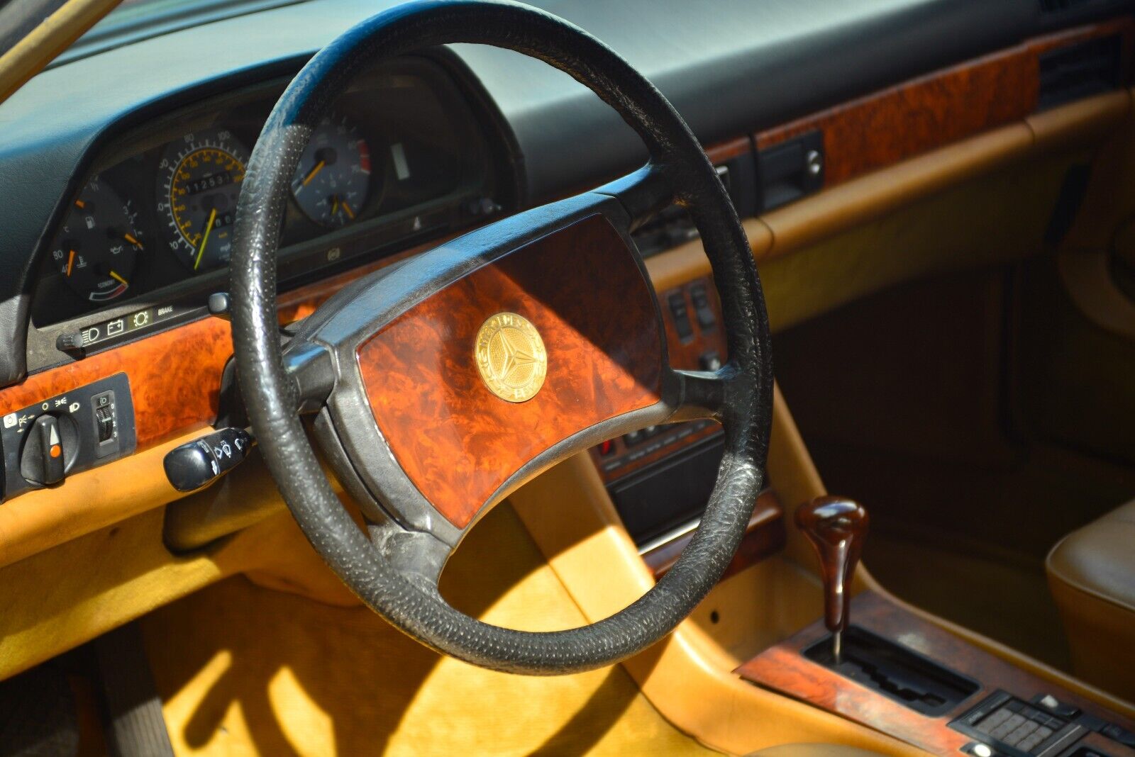 Mercedes-Benz-500-Series-1983-Coupe-30