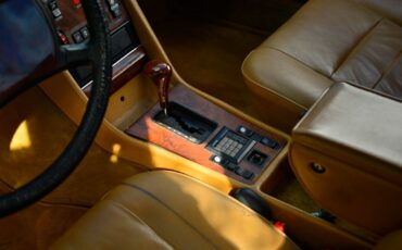 Mercedes-Benz-500-Series-1983-Coupe-31