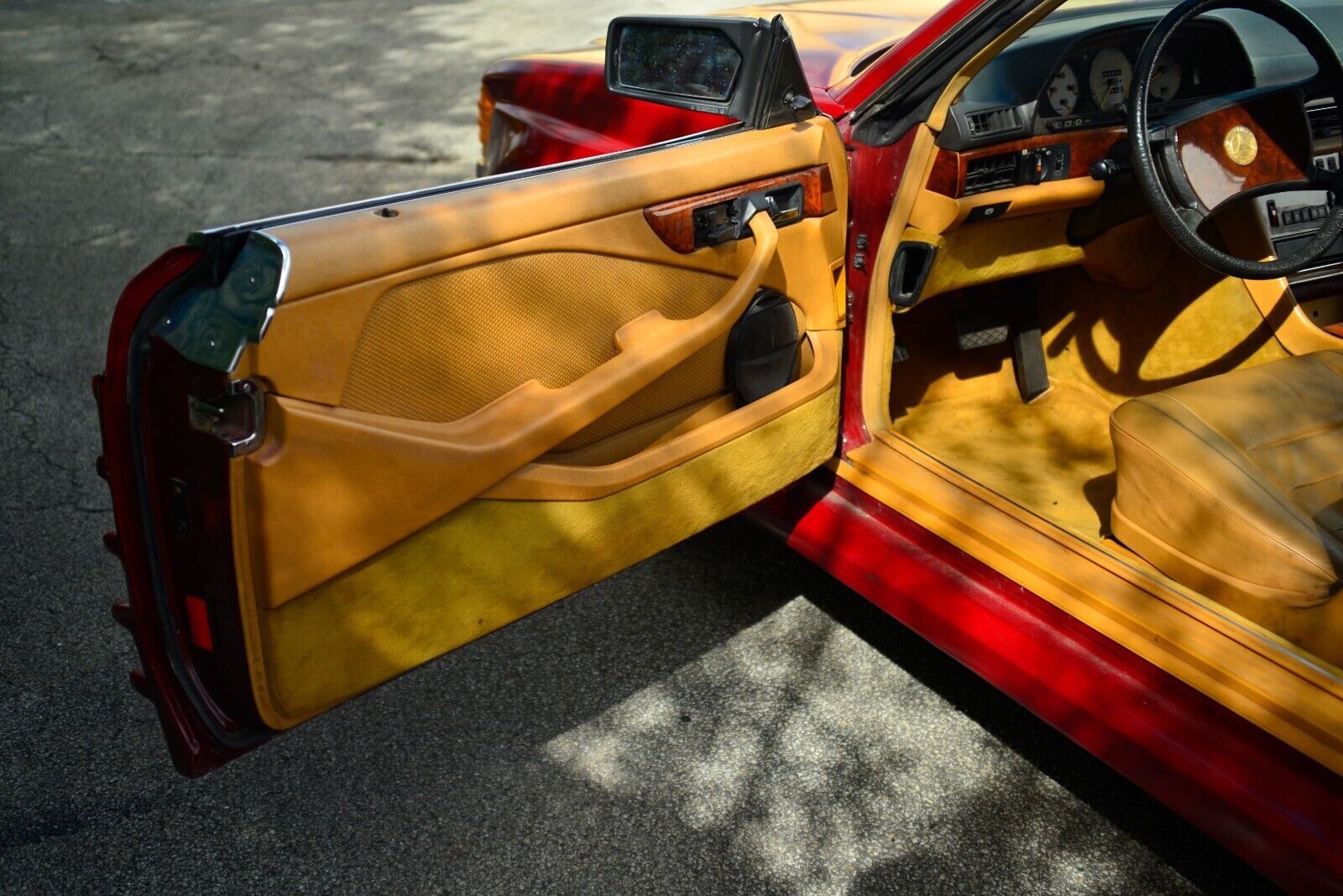 Mercedes-Benz-500-Series-1983-Coupe-32