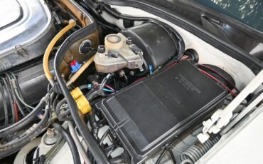 Mercedes-Benz-500-Series-1985-2D-19