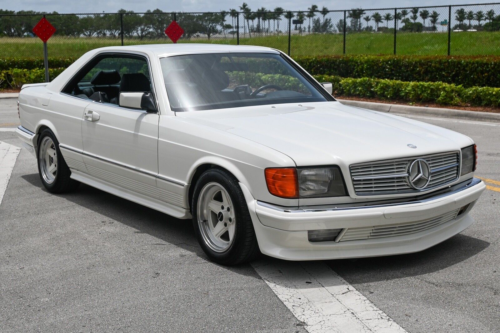 Mercedes-Benz-500-Series-1985-2D-2