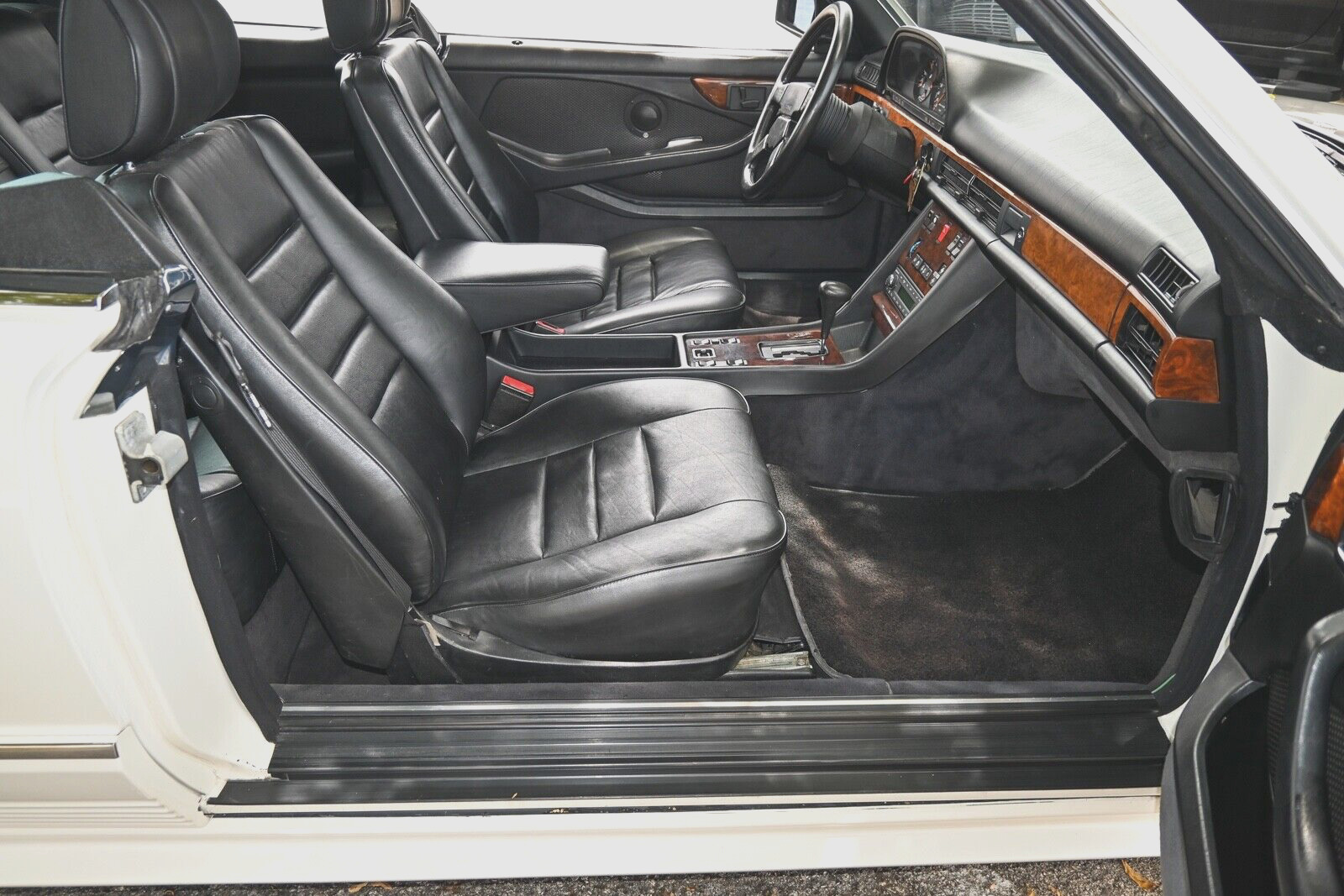 Mercedes-Benz-500-Series-1985-2D-29