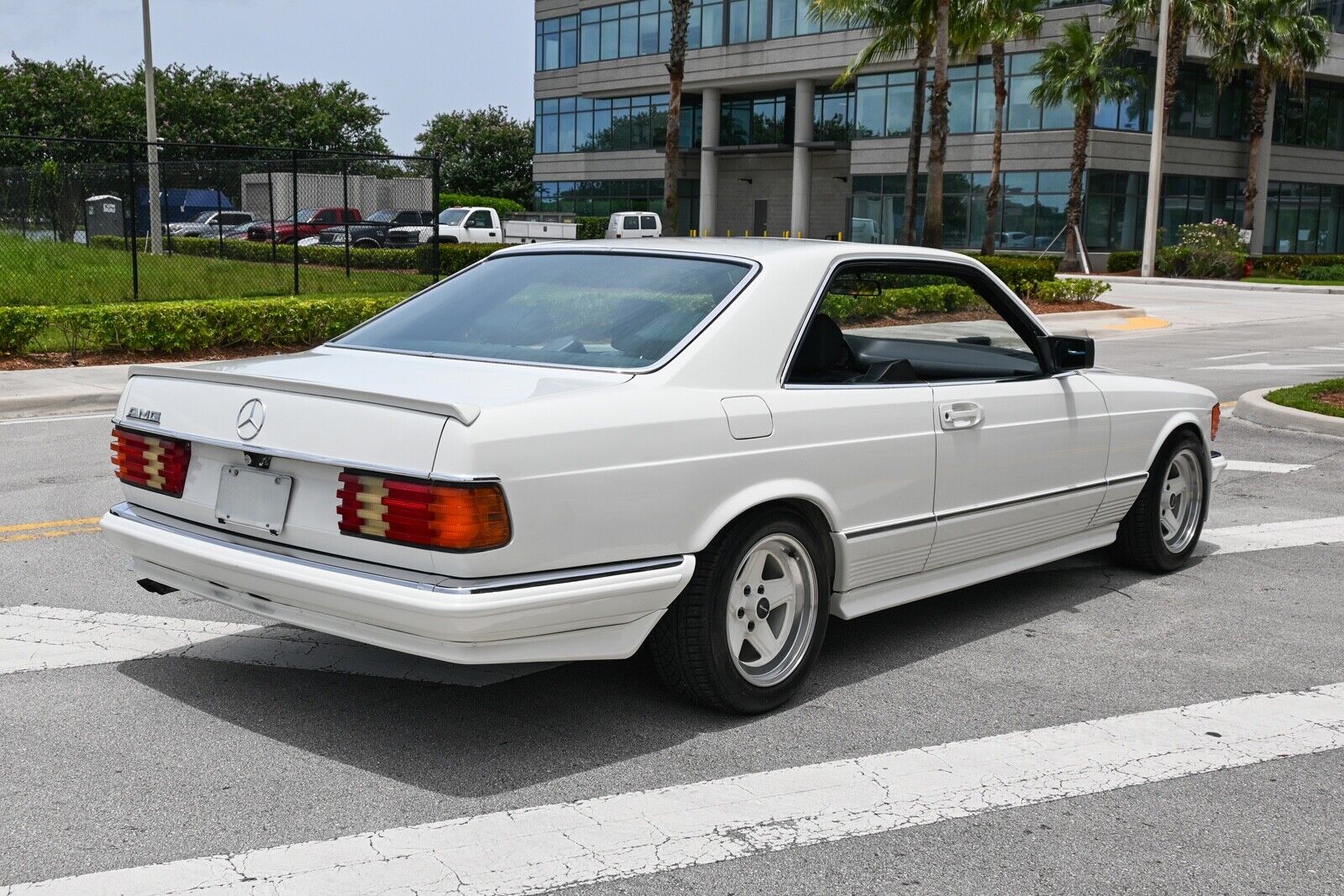Mercedes-Benz-500-Series-1985-2D-3