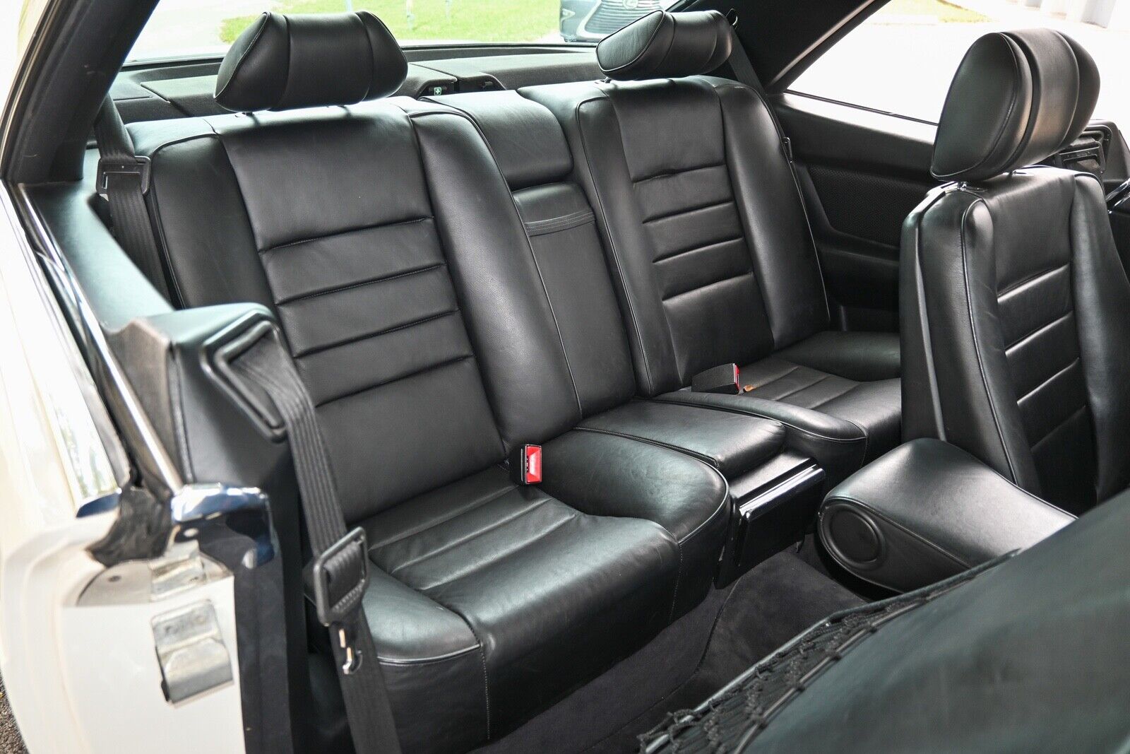 Mercedes-Benz-500-Series-1985-2D-31