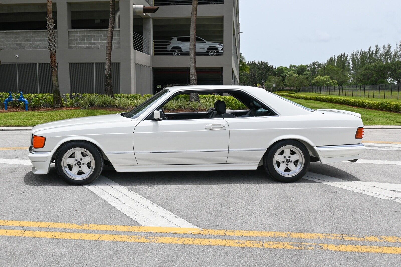 Mercedes-Benz-500-Series-1985-2D-5