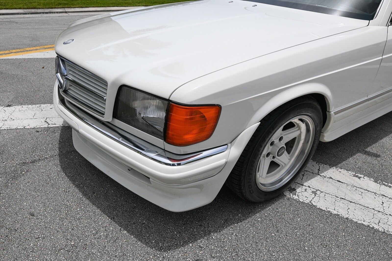 Mercedes-Benz-500-Series-1985-2D-9