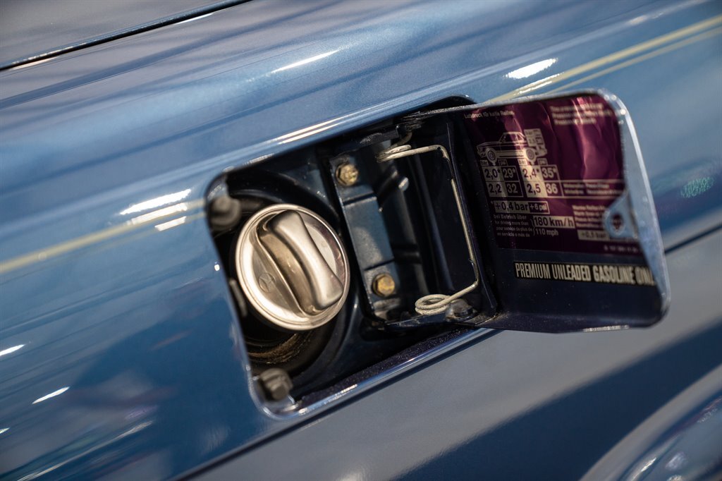 Mercedes-Benz-500-Series-1986-2d-Coupe-Roadster-34