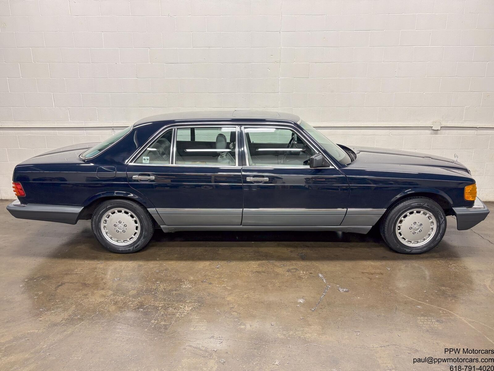 Mercedes-Benz-500-Series-1987-13