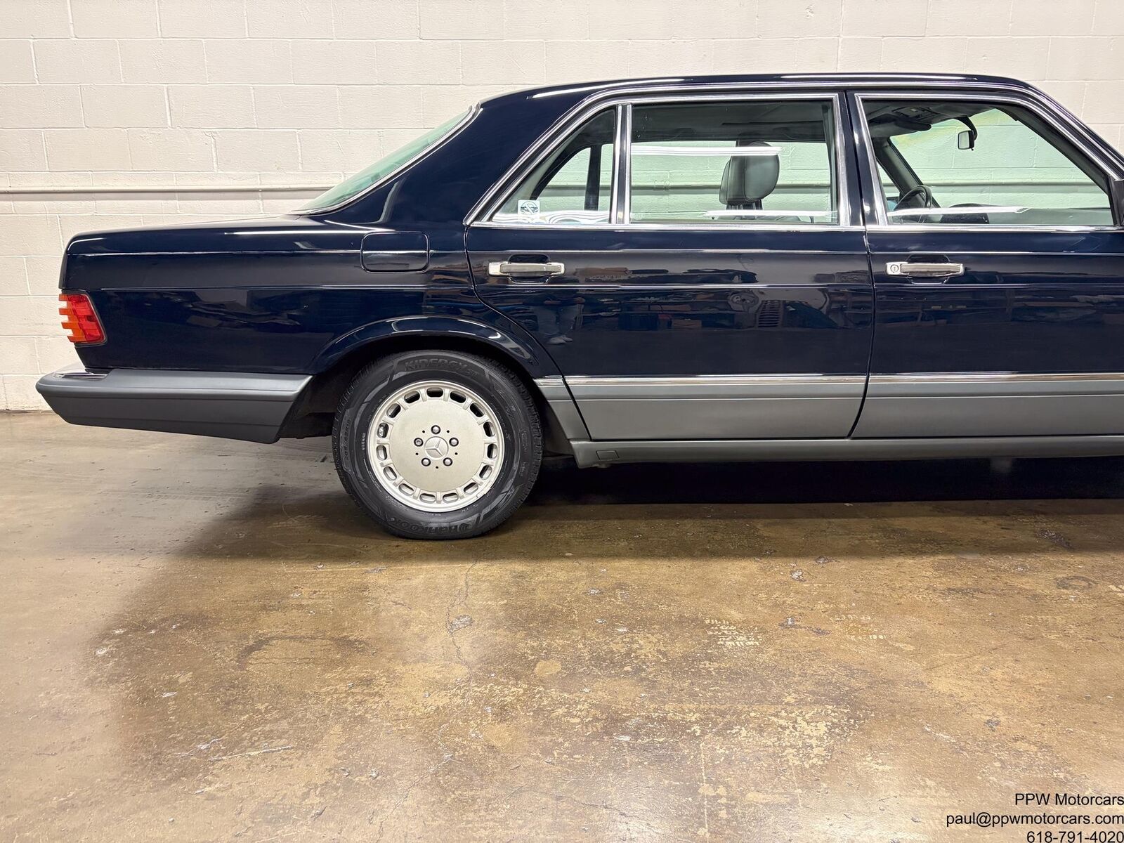 Mercedes-Benz-500-Series-1987-17