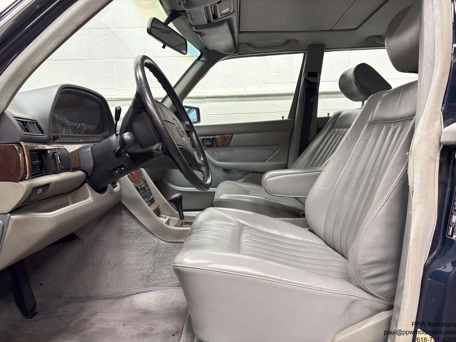 Mercedes-Benz-500-Series-1987-32