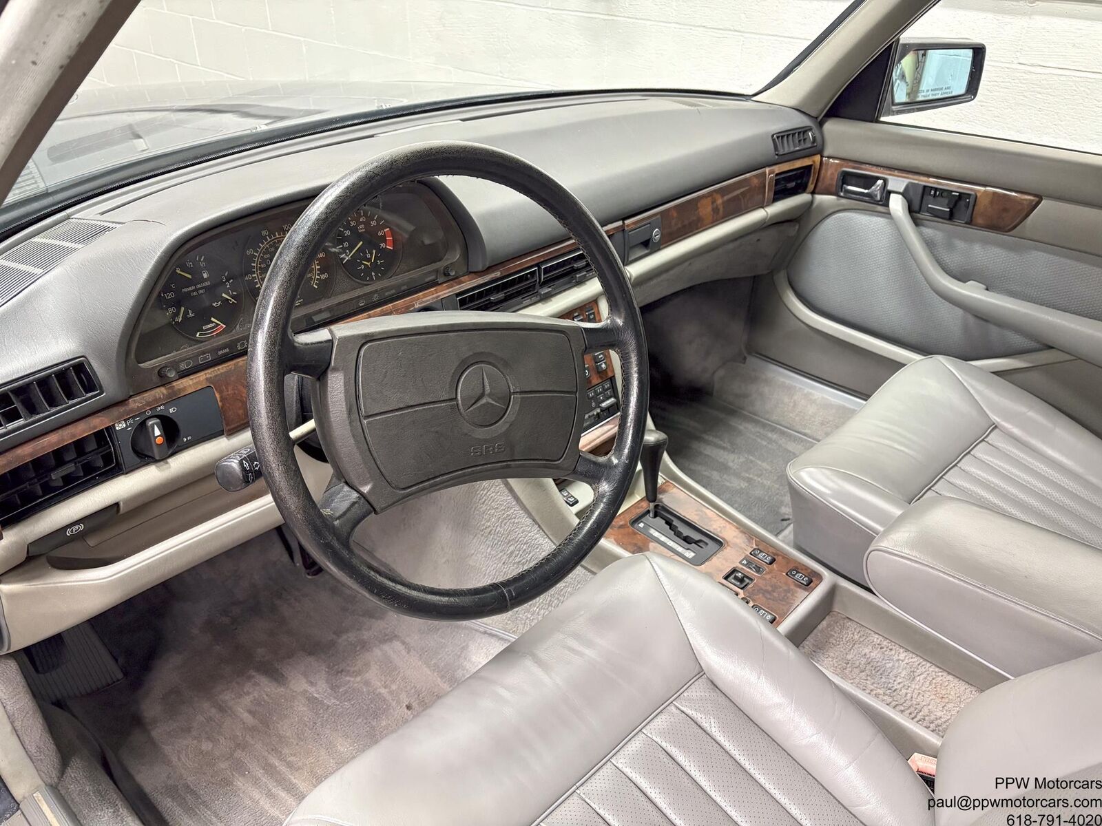 Mercedes-Benz-500-Series-1987-33