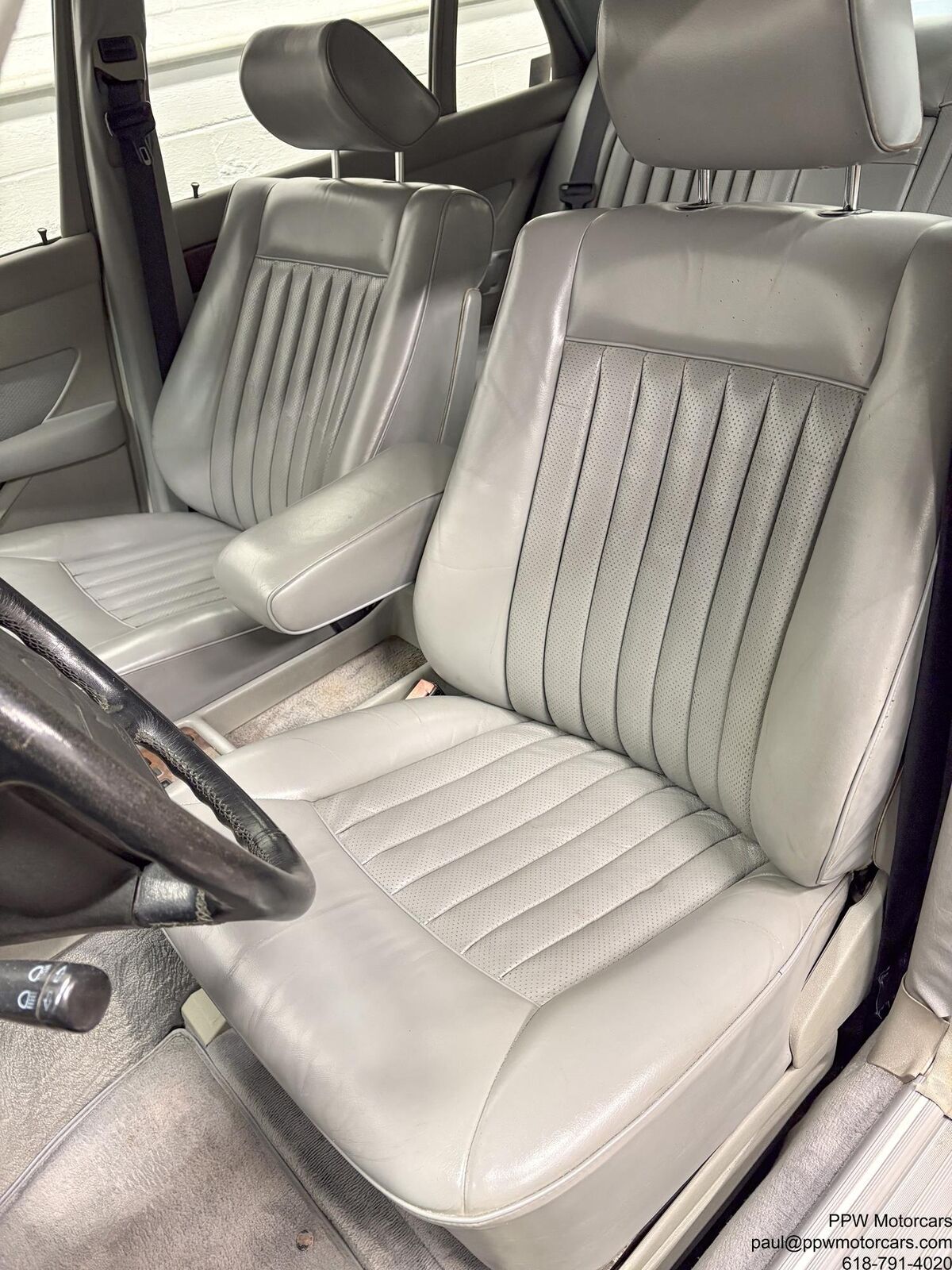 Mercedes-Benz-500-Series-1987-34
