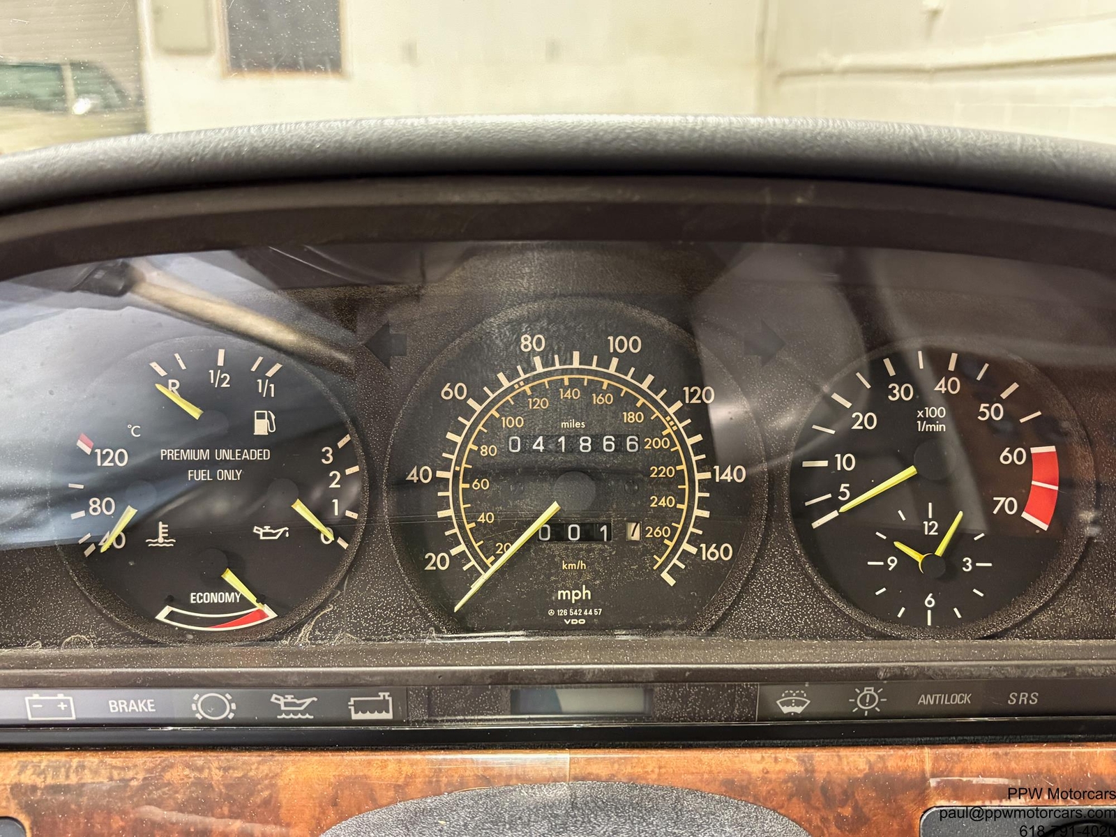Mercedes-Benz-500-Series-1987-35