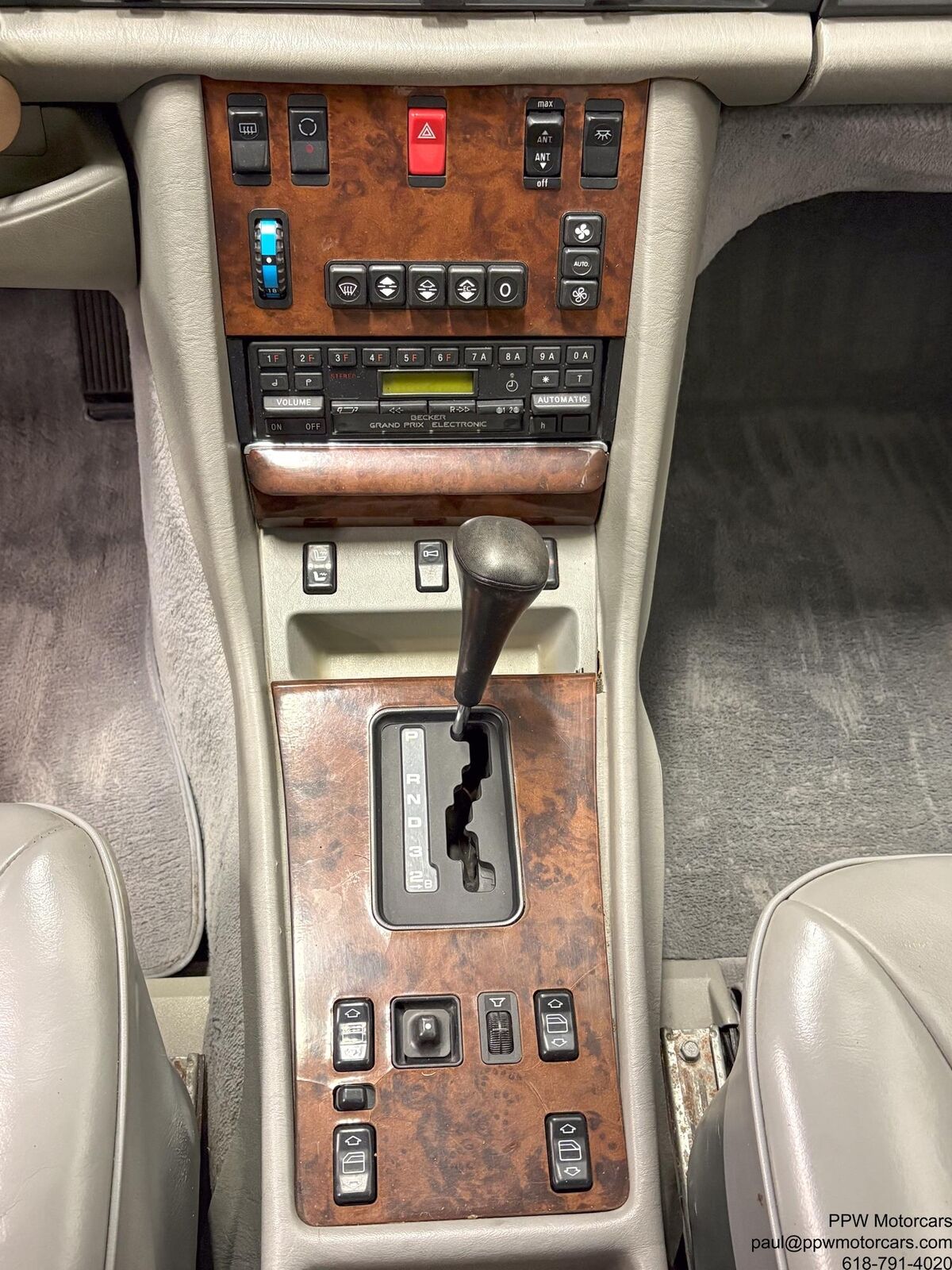 Mercedes-Benz-500-Series-1987-36