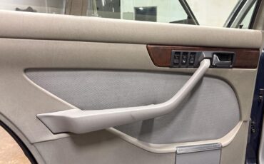 Mercedes-Benz-500-Series-1987-39