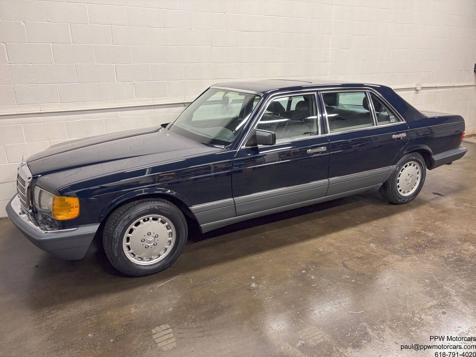Mercedes-Benz-500-Series-1987-4