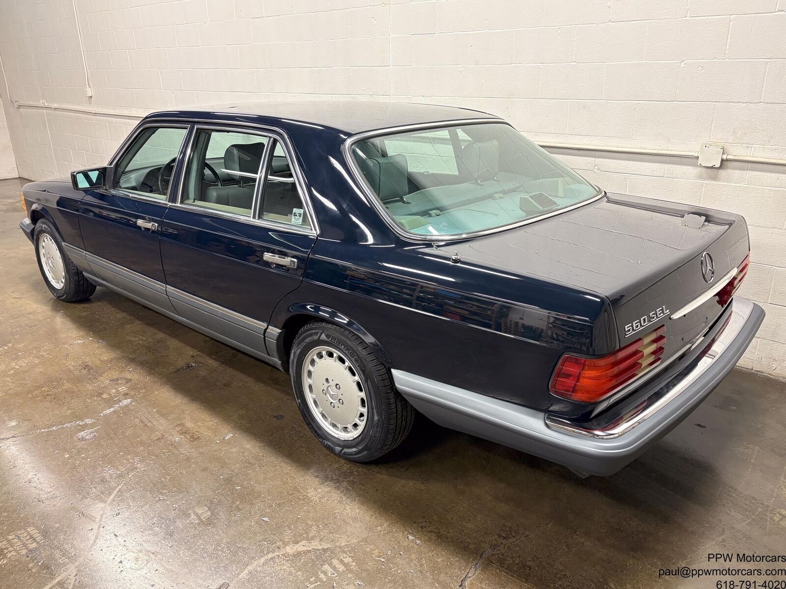 Mercedes-Benz-500-Series-1987-5