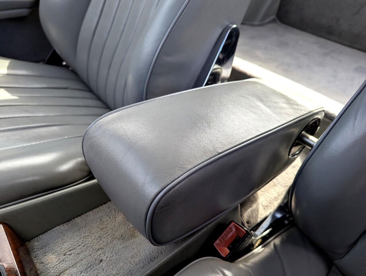 Mercedes-Benz-500-Series-1987-Convertible-25