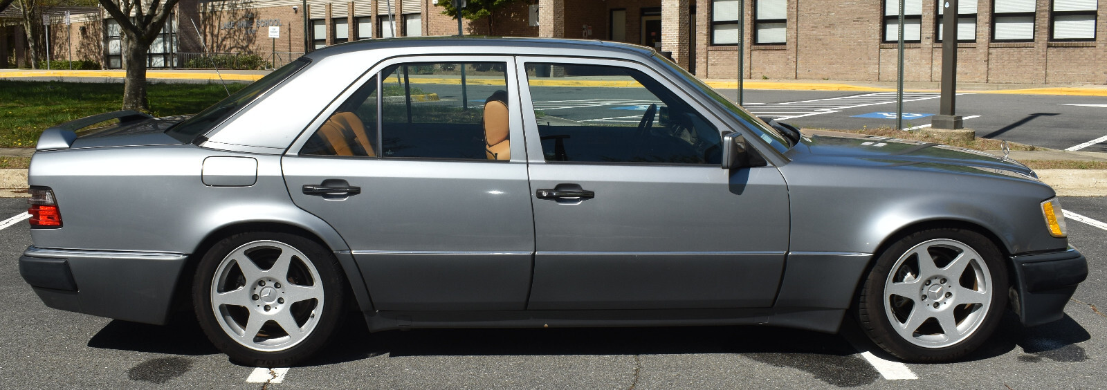 Mercedes-Benz-500-Series-1992-Sedan-10