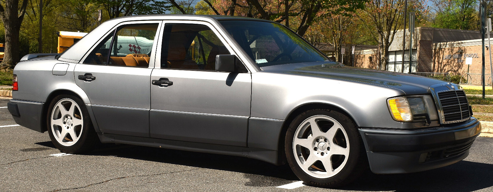 Mercedes-Benz-500-Series-1992-Sedan-11