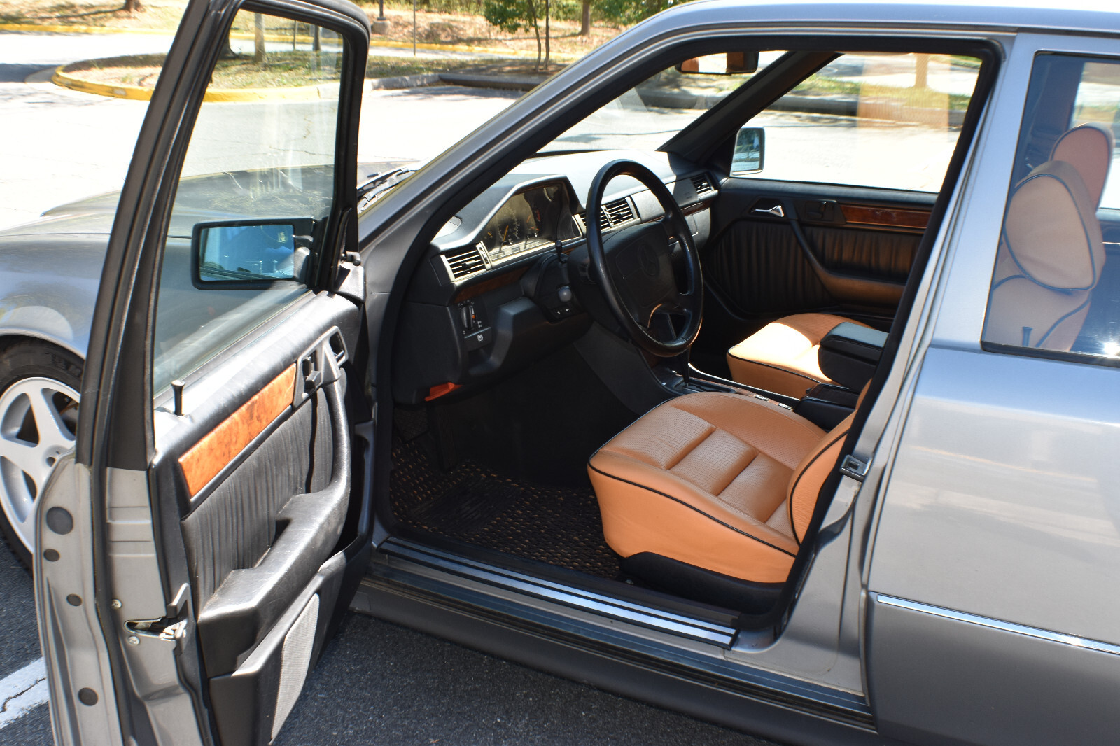 Mercedes-Benz-500-Series-1992-Sedan-15