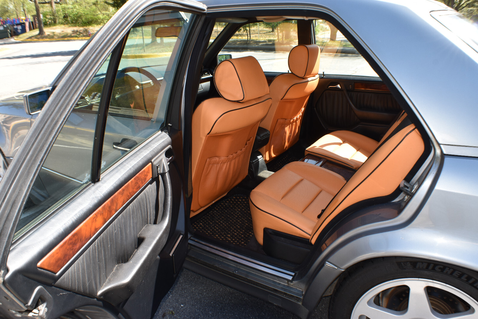 Mercedes-Benz-500-Series-1992-Sedan-19