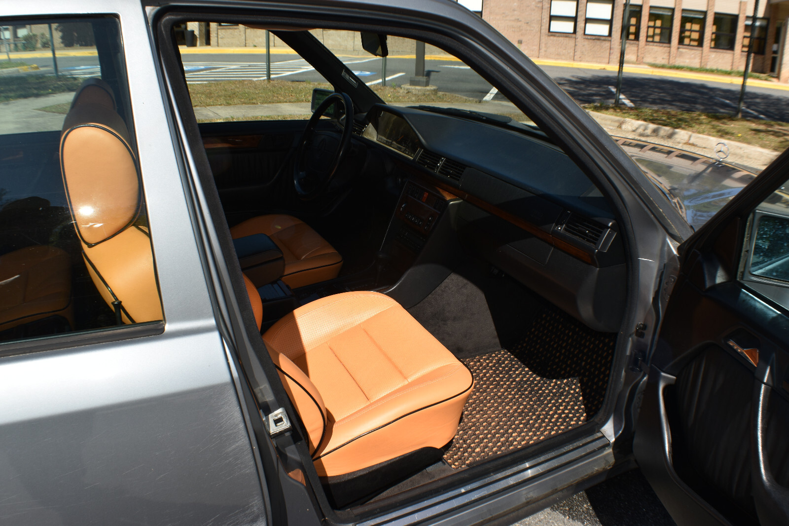 Mercedes-Benz-500-Series-1992-Sedan-23