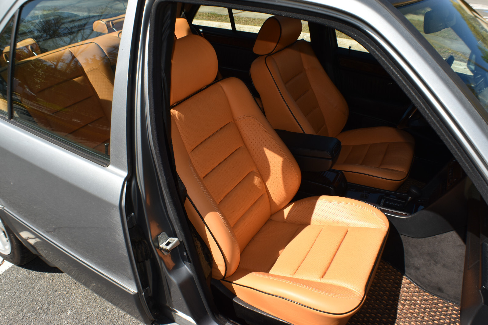 Mercedes-Benz-500-Series-1992-Sedan-24
