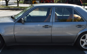 Mercedes-Benz-500-Series-1992-Sedan-5