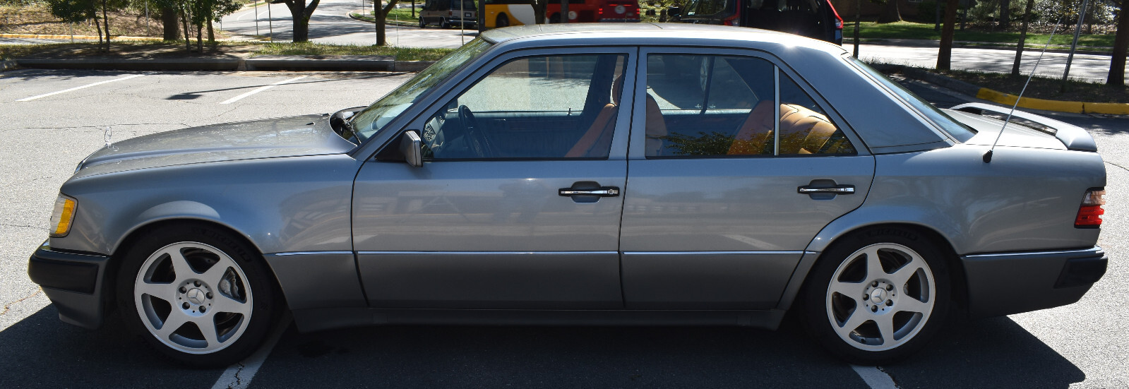 Mercedes-Benz-500-Series-1992-Sedan-5