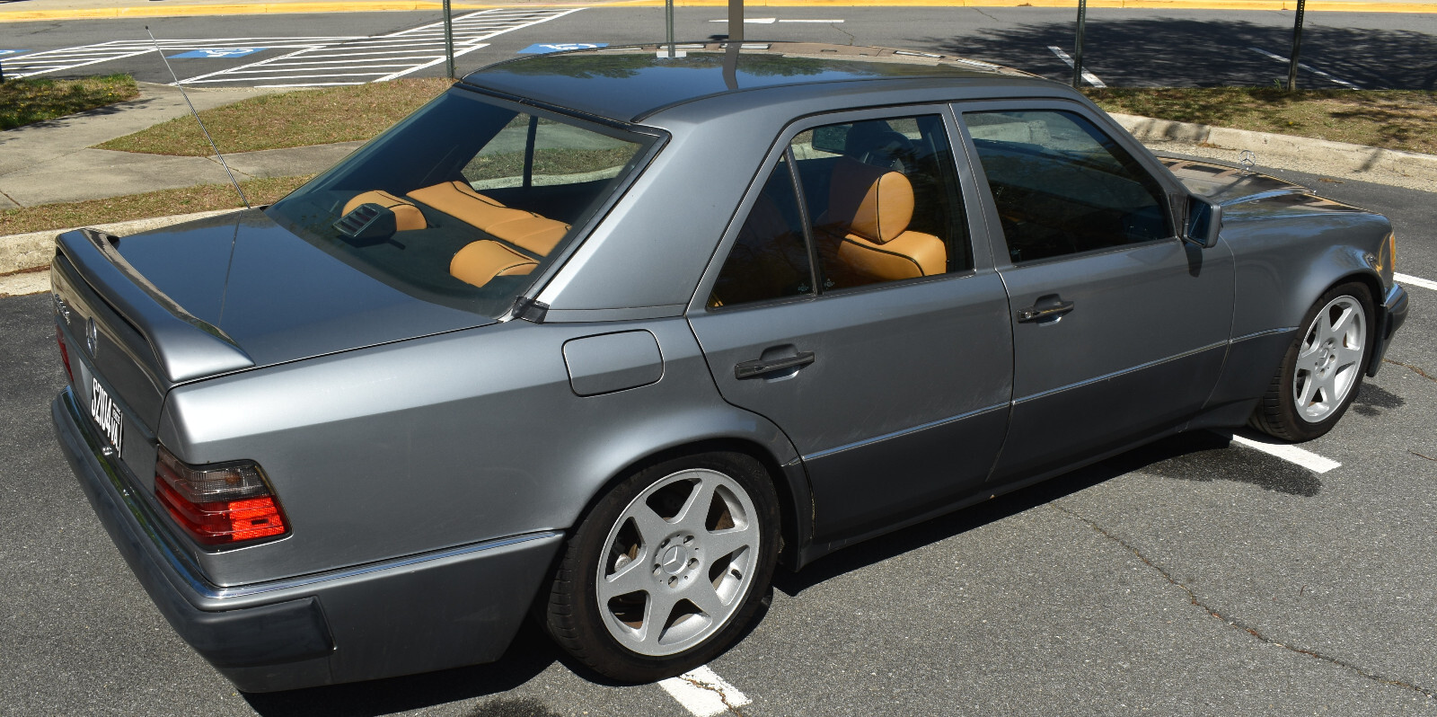 Mercedes-Benz-500-Series-1992-Sedan-9